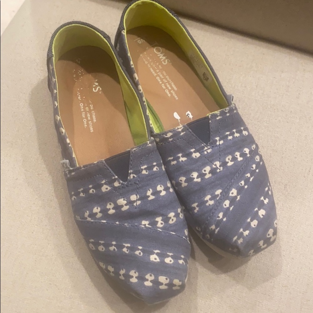 Shoes - Picture 2 of 3